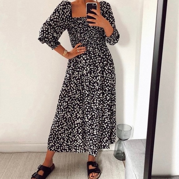 H&M Dresses & Skirts - 👗💃 Influencer Fave 🌺 Floral Smock Dress